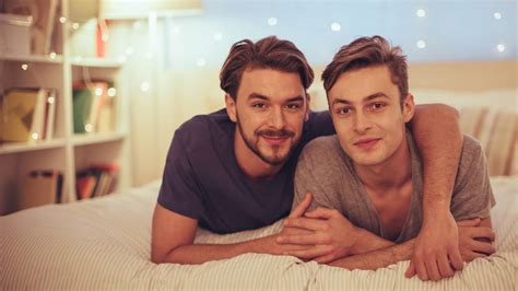 Free Online Chat Rooms & Dating For Gay Men .